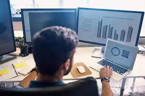 بررسی وضعیت کارکنان با تایم شیت
